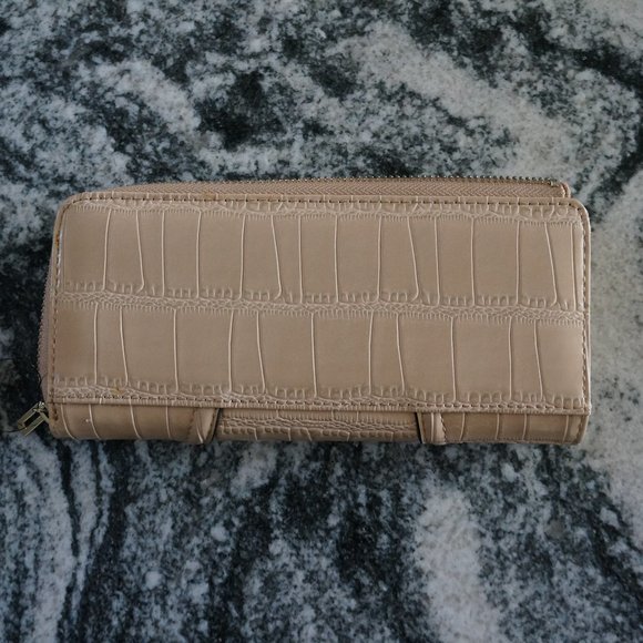 GUESS Women's Georgie Satchel Nut Handbag with matching wallet. - Picture 10 of 14